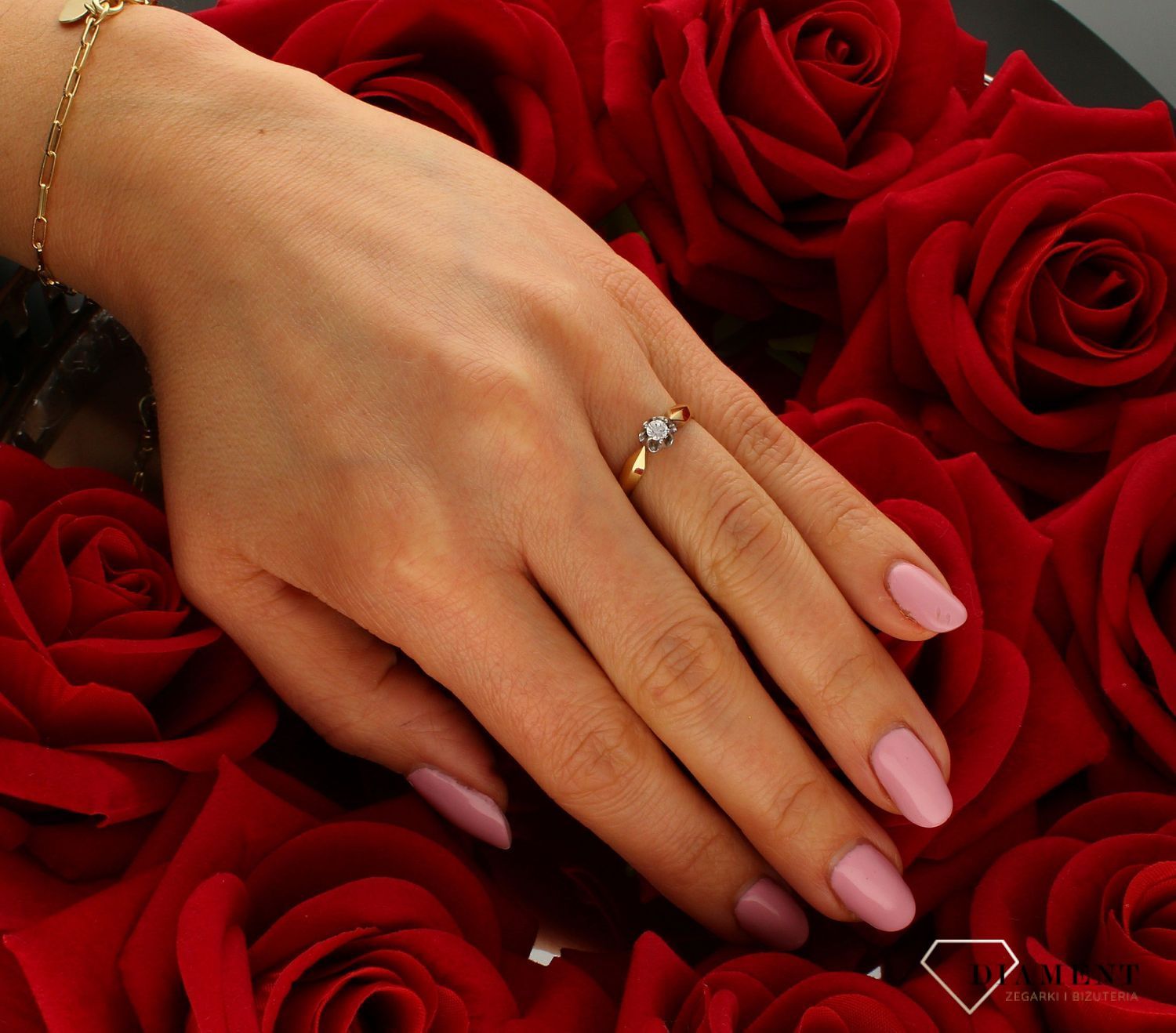 Złoty pierścionek damski zaręczynowy klasyk próba 333 PI  928. Złoty pierścionek  świetnie się sprawdzi na prezent z okazji urod (3).jpg